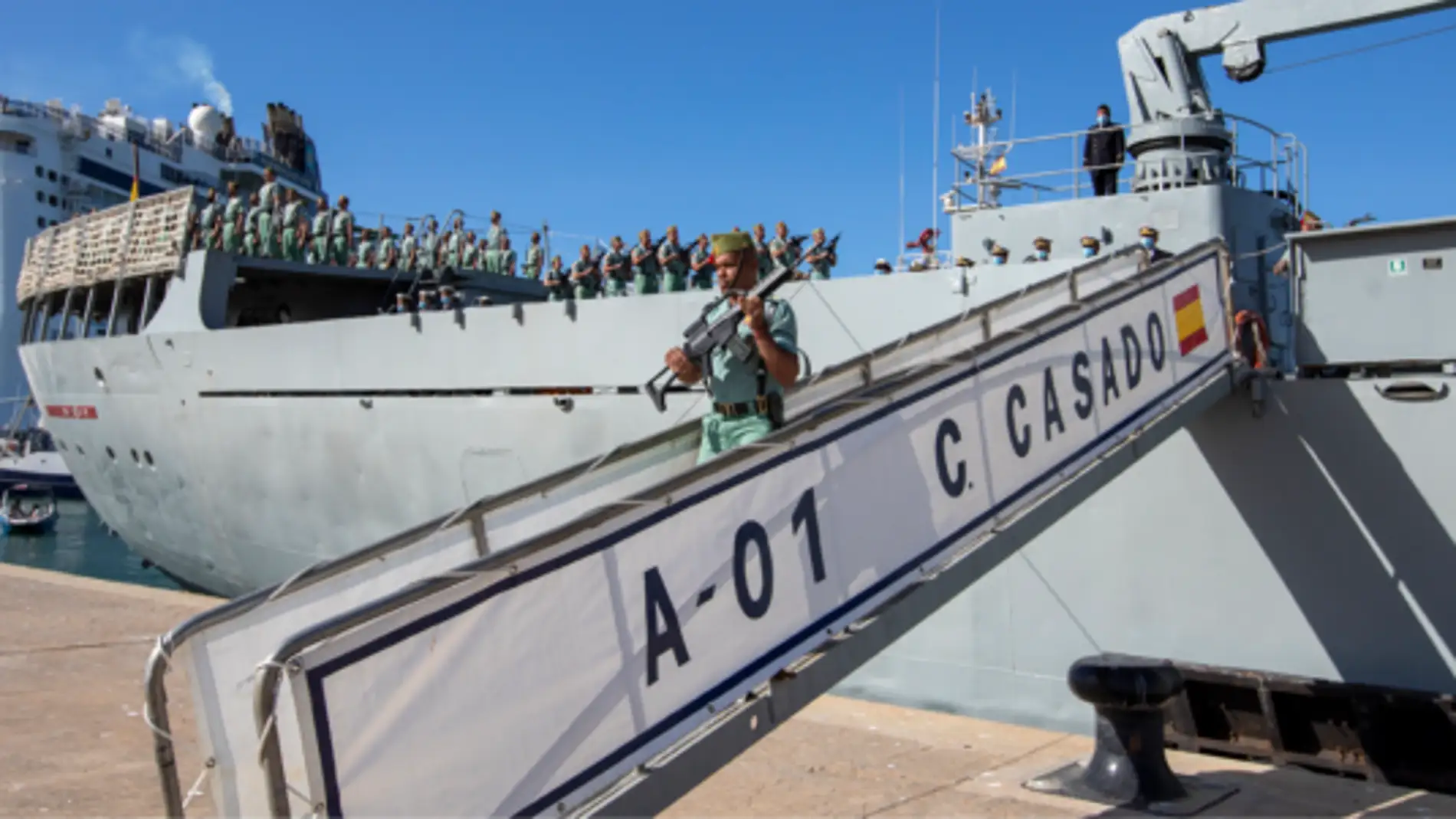 El muelle Adosado al Dique de Levante del Puerto de Málaga volverá a acoger el desembarco de La Legión