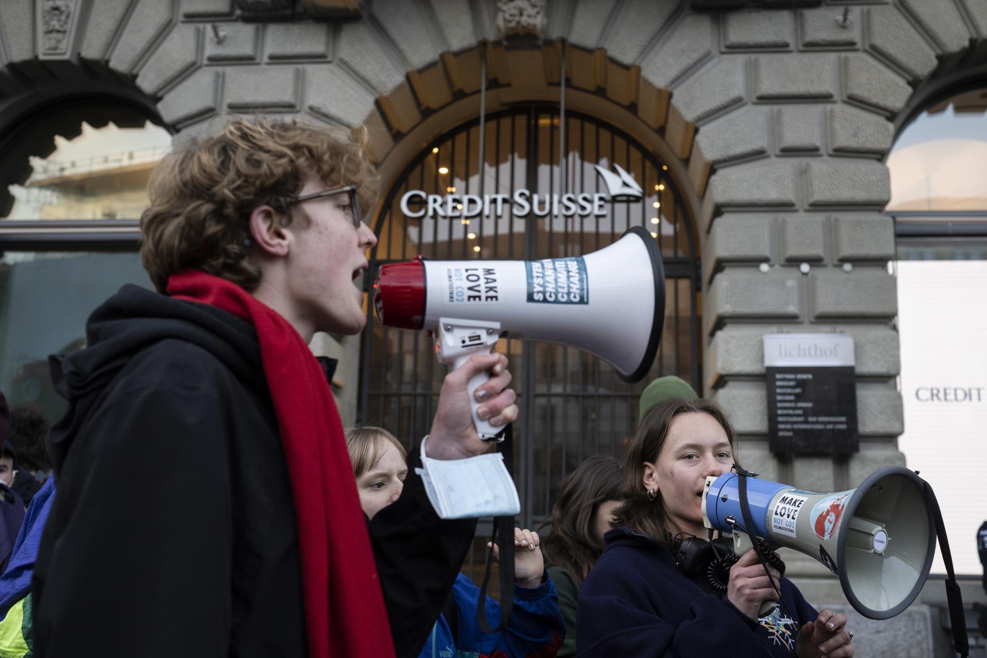 Por qué el modelo de rescate del Credit Suisse ha despertado tanta polémica en Suiza Por qué el modelo de rescate del Credit Suisse ha despertado tanta polémica en Suiza