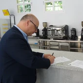 Alcalde firma cafetería Llar Alcalde firma cafetería Llar