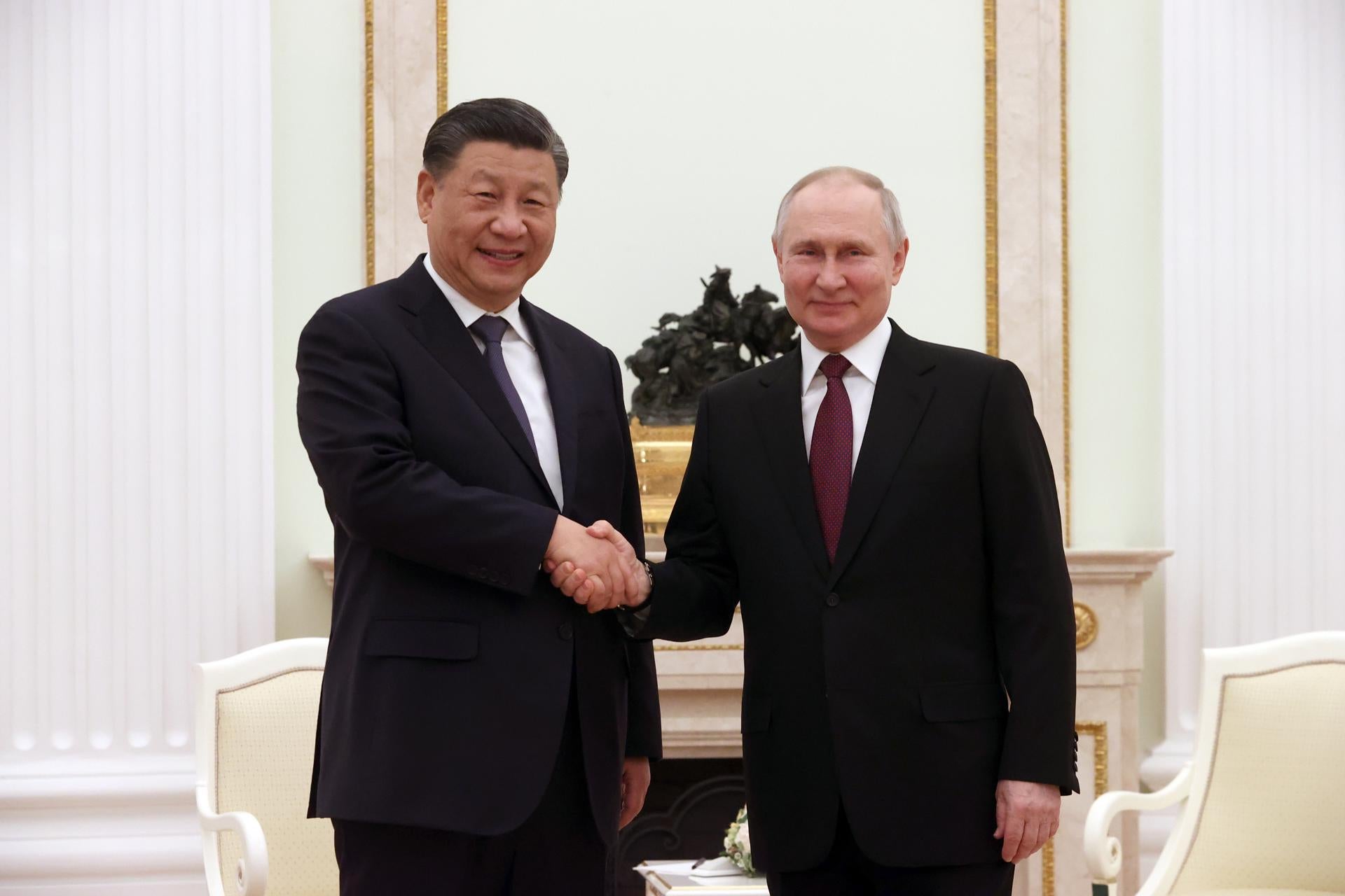 Xi Jinping y Putin concluyen su primera reunión en Moscú con el plan de paz chino para Ucrania sobre la mesa Xi Jinping y Putin concluyen su primera reunión en Moscú con el plan de paz chino para Ucrania sobre la mesa