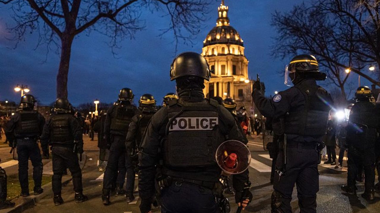 Émeutes de masse en France après l’échec de la motion de censure contre Macron