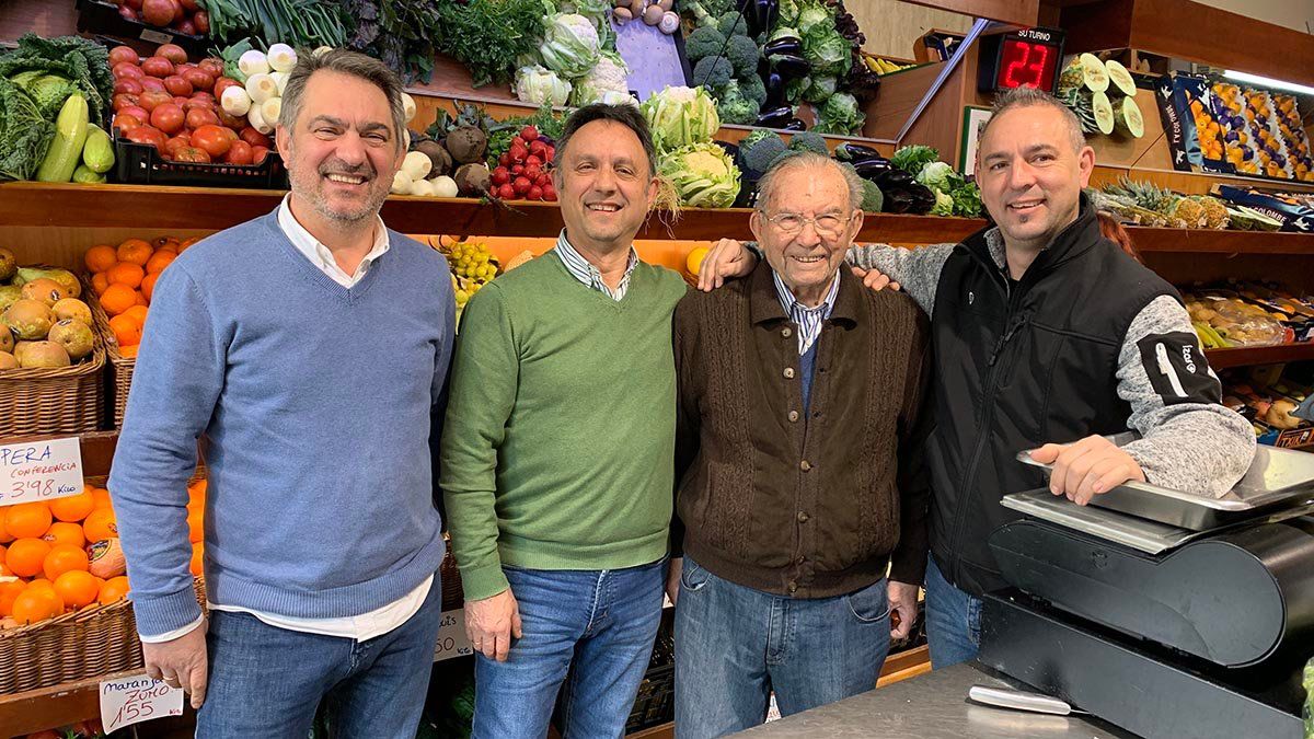 Pilar: 50 años tras el mostrador vendiendo fruta y verdura Pilar: 50 años tras el mostrador vendiendo fruta y verdura