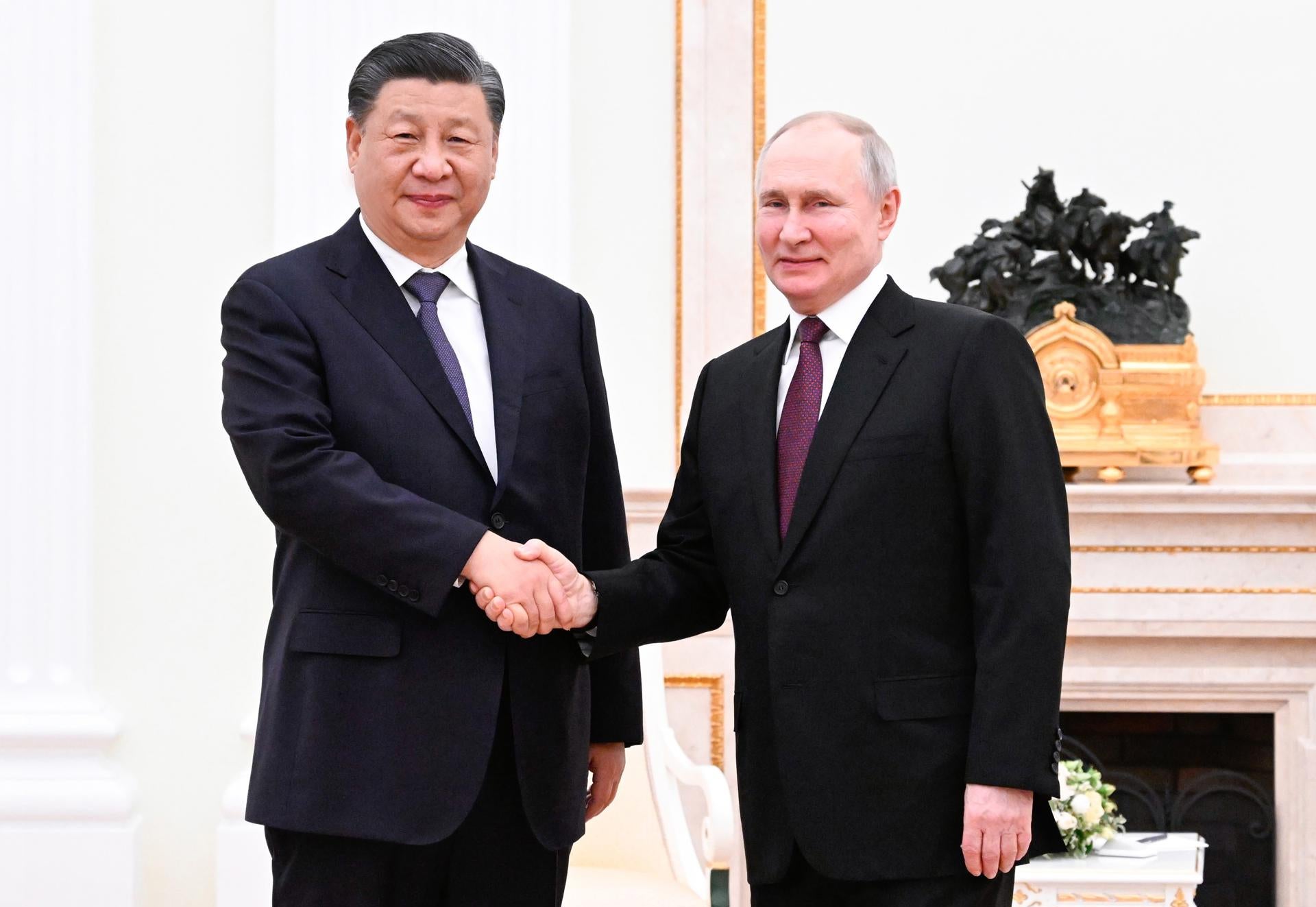 Xi Jinping invita a Vladímir Putin a visitar China este año Xi Jinping invita a Vladímir Putin a visitar China este año