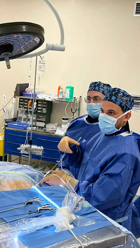 Operar hernias discais con éxito e sen dor Operar hernias discais con éxito e sen dor