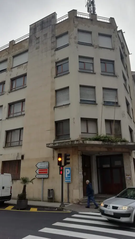 Cerrada la puja sin pujadores por el antiguo INEM de Luarca. Cerrada la puja sin pujadores por el antiguo INEM de Luarca.