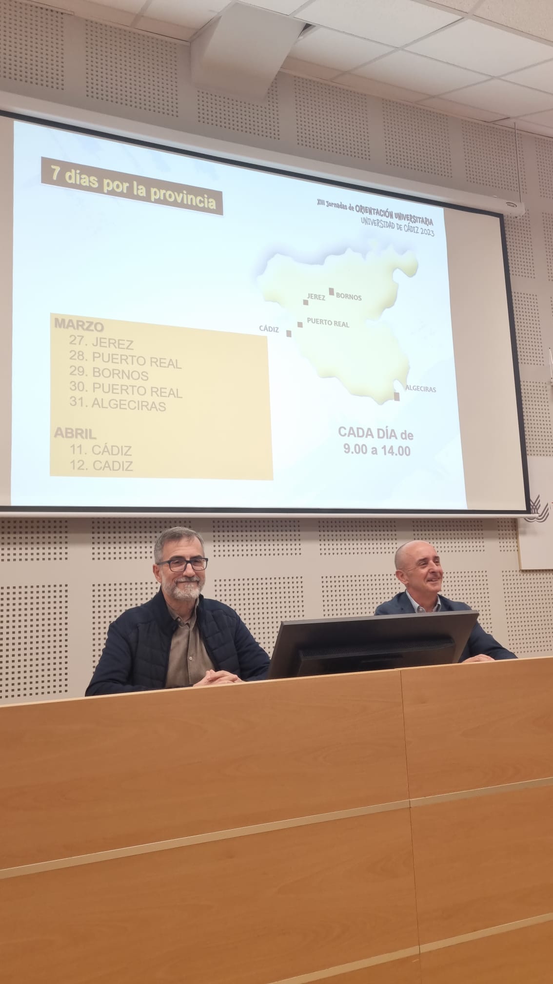 La Universidad de Cádiz sale a la calle para ayudar a los futuros estudiantes La Universidad de Cádiz sale a la calle para ayudar a los futuros estudiantes