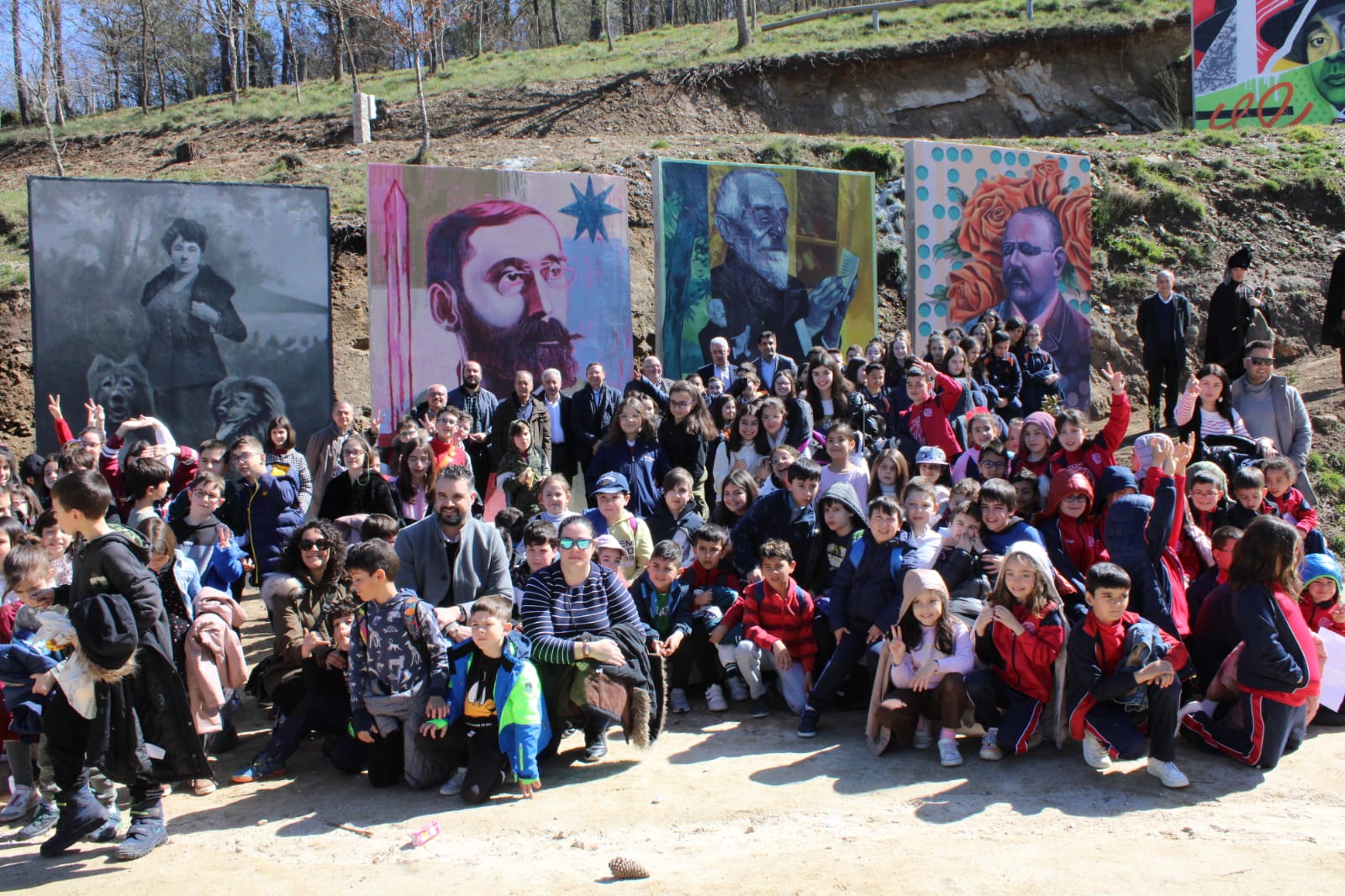 300 rapaces homenaxean a Rosalía, Lamas Carvajal, Pondal e Curros na celebración do Día da Poesía 300 rapaces homenaxean a Rosalía, Lamas Carvajal, Pondal e Curros na celebración do Día da Poesía