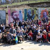 300 rapaces homenaxean a Rosalía, Lamas Carvajal, Pondal e Curros na celebración do Día da Poesía
