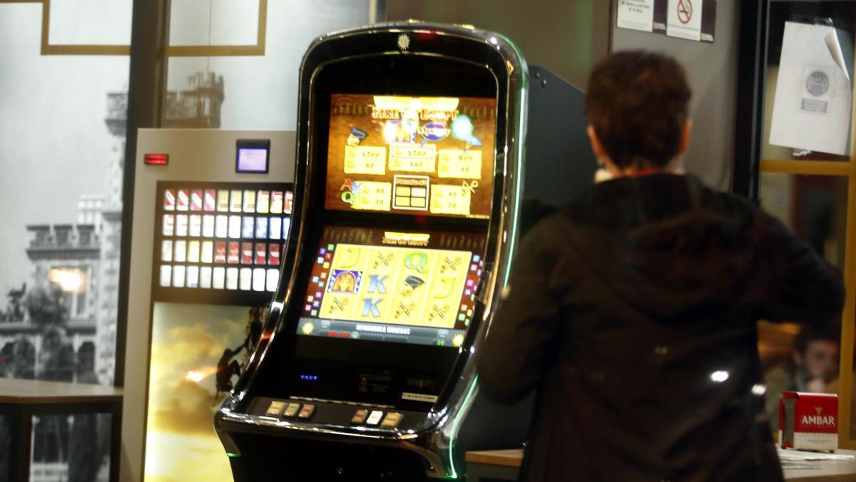 Zaragoza acoge una jornada sobre ludopatía organizada por Azajer Zaragoza acoge una jornada sobre ludopatía organizada por Azajer