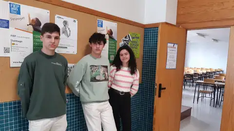 Jesús, Marcos y Andrea, estudiantes del grado de Inteligencia Artificial En la Universidad de A Coruña.