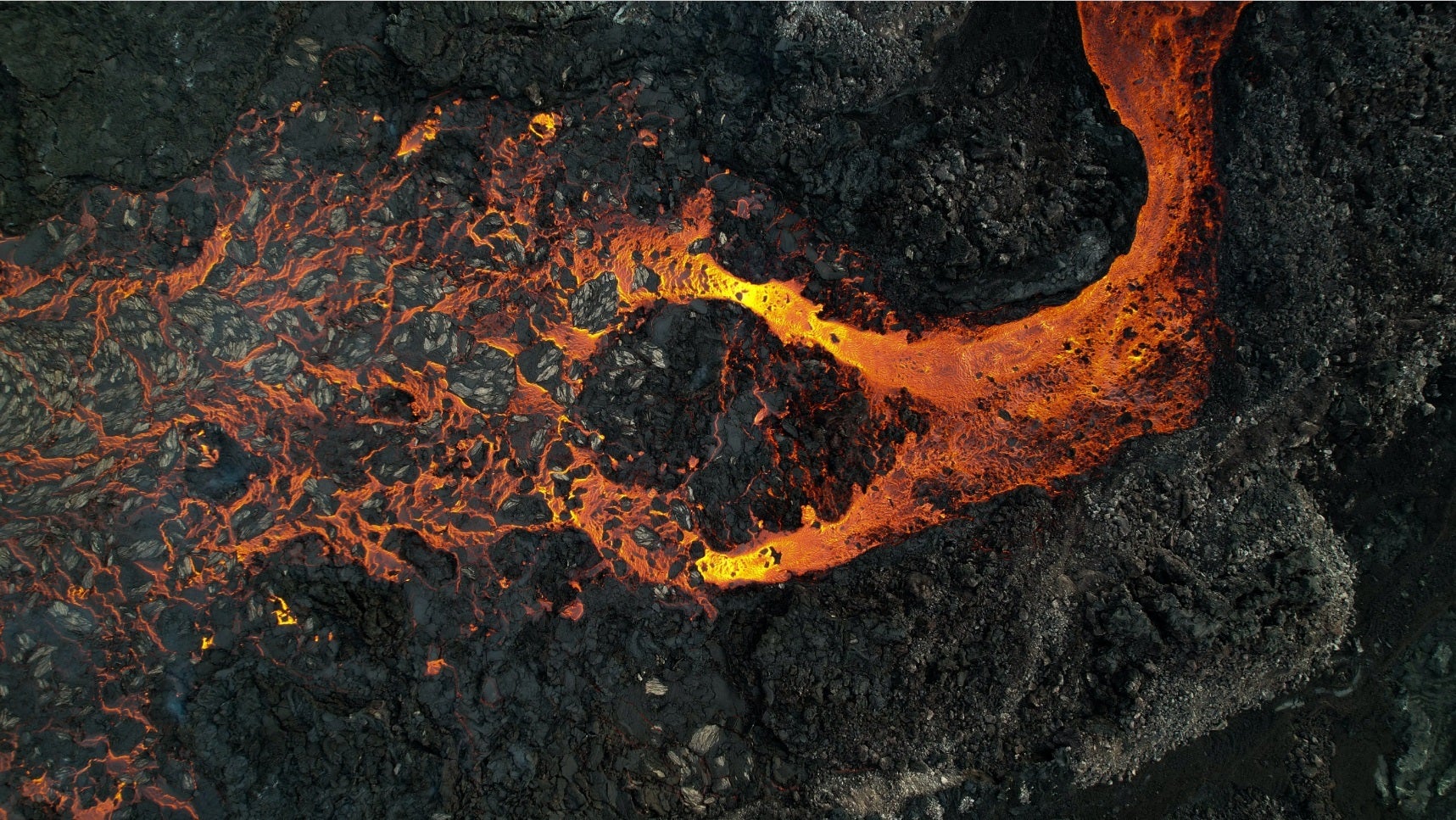 Encuentran un "corazón caliente" de magma bajo el volcán del Teide situado a diez kilómetros de profundidad Encuentran un "corazón caliente" de magma bajo el volcán del Teide situado a diez kilómetros de profundidad