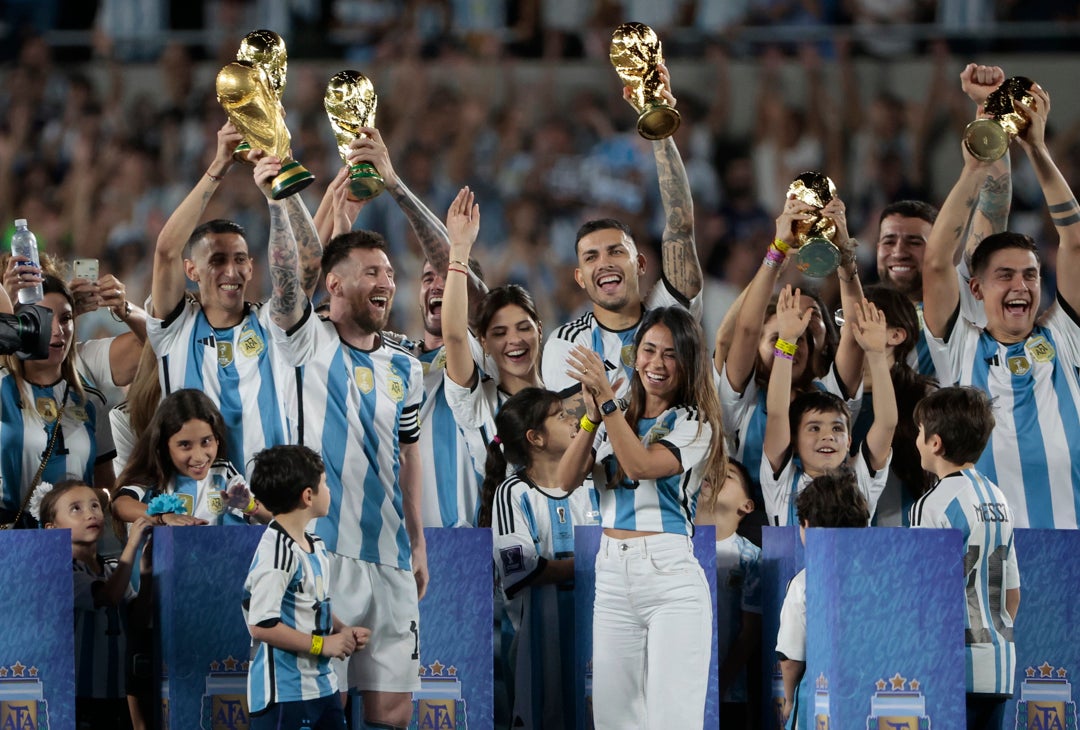 Messi logra su gol 800 en la fiesta de los campeones Messi logra su gol 800 en la fiesta de los campeones