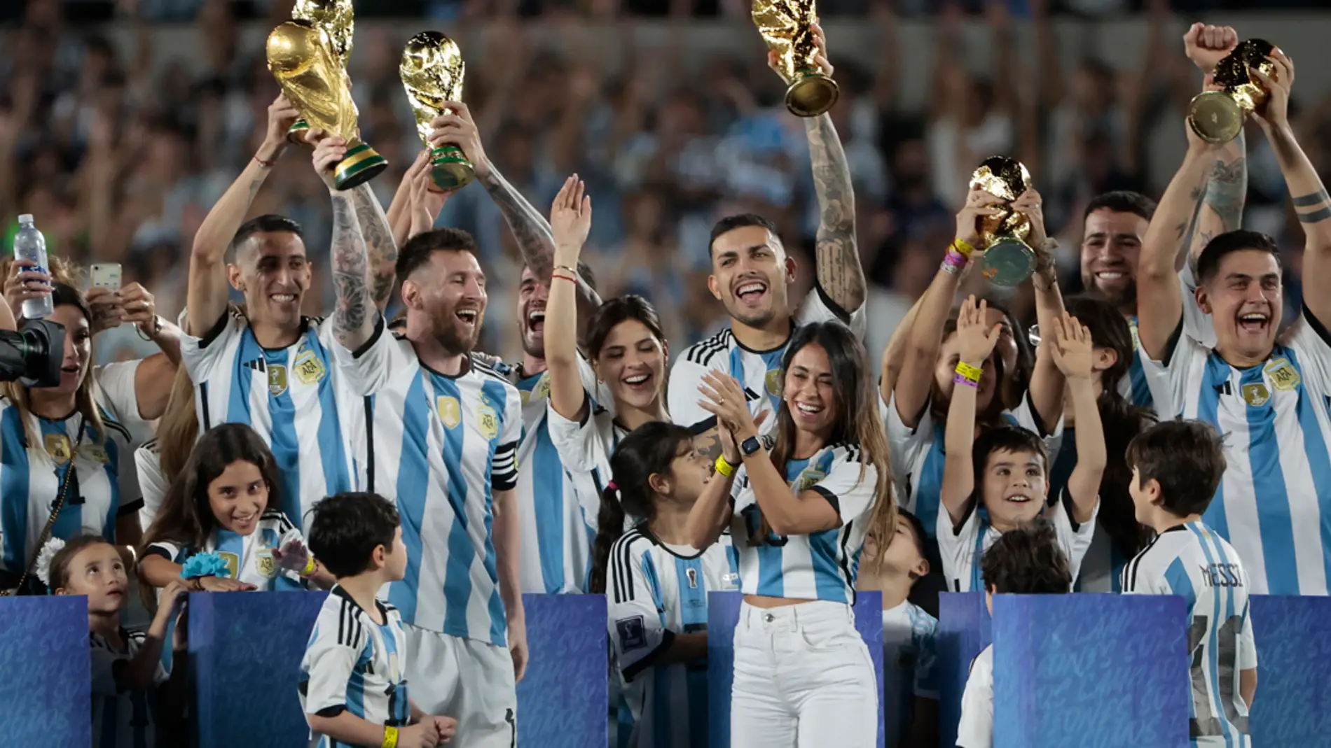 Messi logra su gol 800 en la fiesta de los campeones