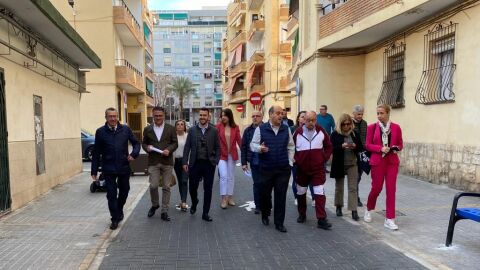 Toni P&eacute;rez pasea por calles reformadas por la EDUSI de Benidorm