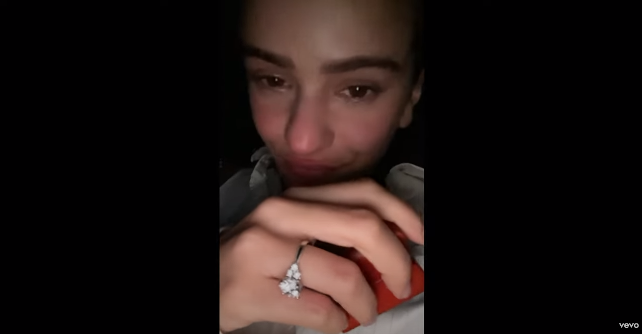 Rosalía y Rauw Alejandro anuncian en su último videoclip que se casan: "Ay, Dios mío" Rosalía y Rauw Alejandro anuncian en su último videoclip que se casan: "Ay, Dios mío"
