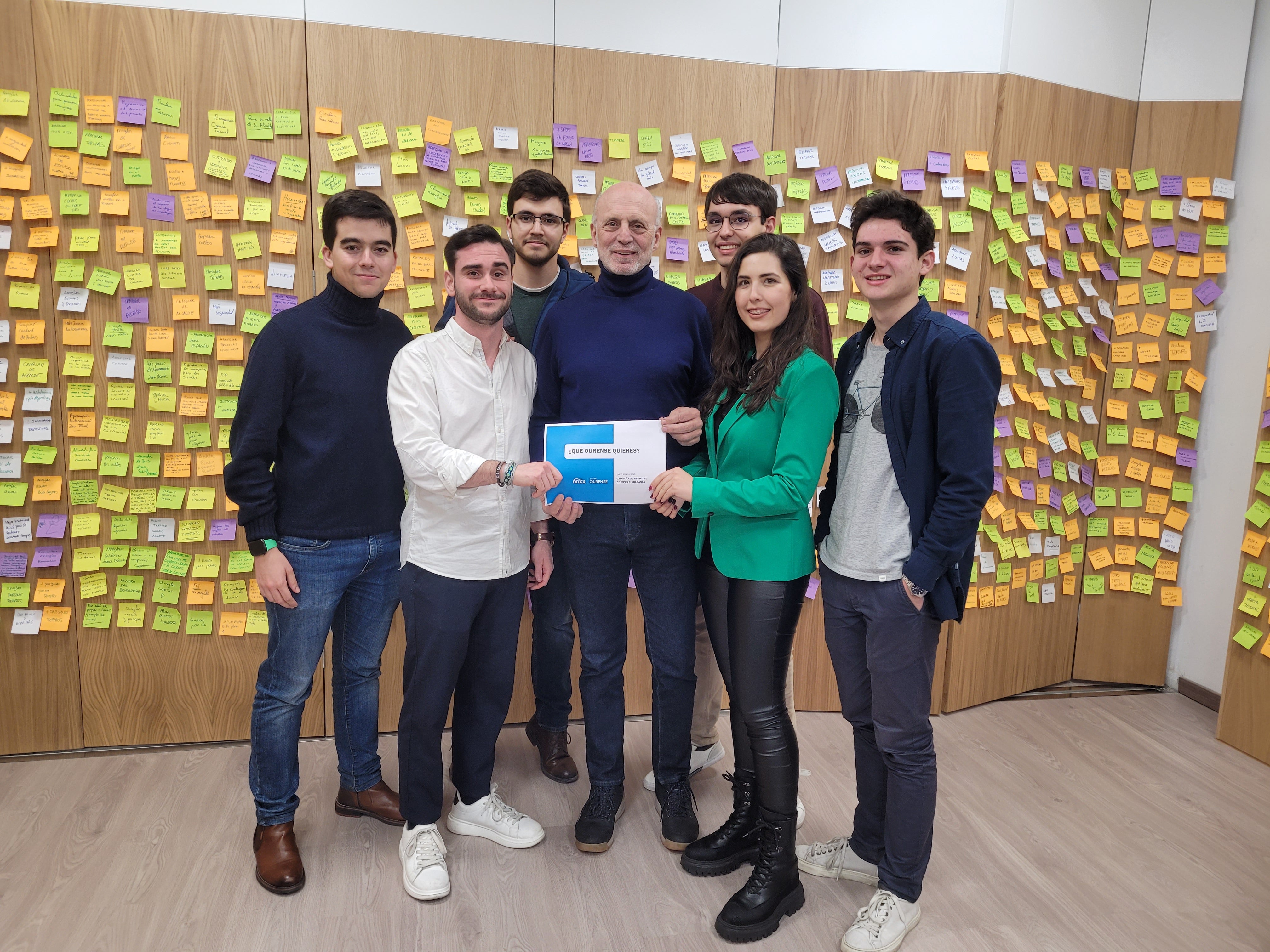 Manuel Cabezas e as novas xeracións do PP salen a rúa para escoitar a mocidade Manuel Cabezas e as novas xeracións do PP salen a rúa para escoitar a mocidade