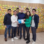 Manuel Cabezas e as novas xeracións do PP salen a rúa para escoitar a mocidade Manuel Cabezas e as novas xeracións do PP salen a rúa para escoitar a mocidade