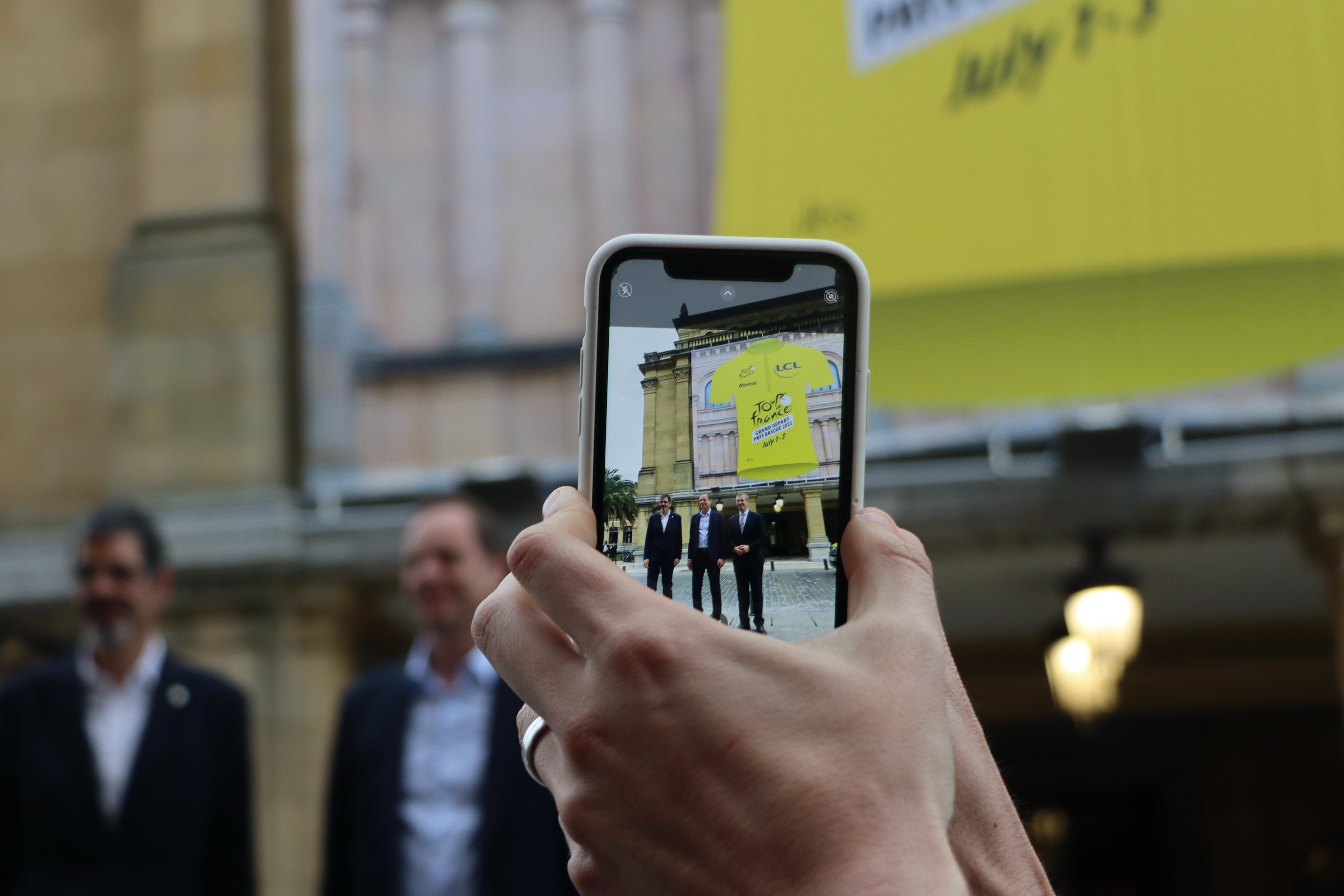 Donostia se viste el maillot amarillo del Tour de Francia Donostia se viste el maillot amarillo del Tour de Francia