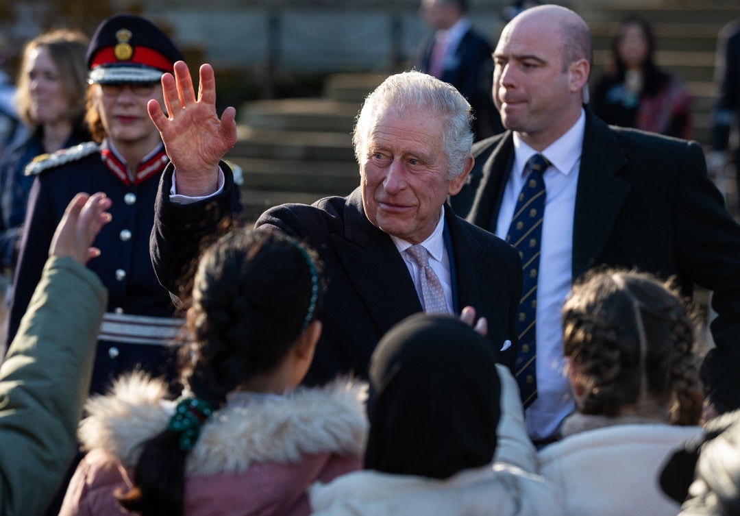 Se aplaza la visita de Carlos III de Inglaterra a Francia por las protestas contra la reforma de las pensiones Se aplaza la visita de Carlos III de Inglaterra a Francia por las protestas contra la reforma de las pensiones