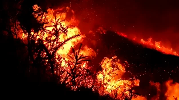 Incendio en Ucieda en el Valle de Cabuérniga Incendio en Ucieda en el Valle de Cabuérniga