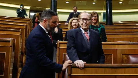 Ramón Tamames junto a Santiago Abascal durante la moción de censura Ramón Tamames junto a Santiago Abascal durante la moción de censura