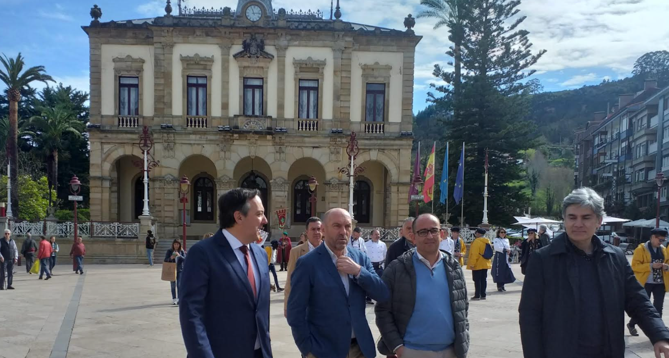 El vicepresidente asturiano pasó revista a importantes obras en Villaviciosa El vicepresidente asturiano pasó revista a importantes obras en Villaviciosa