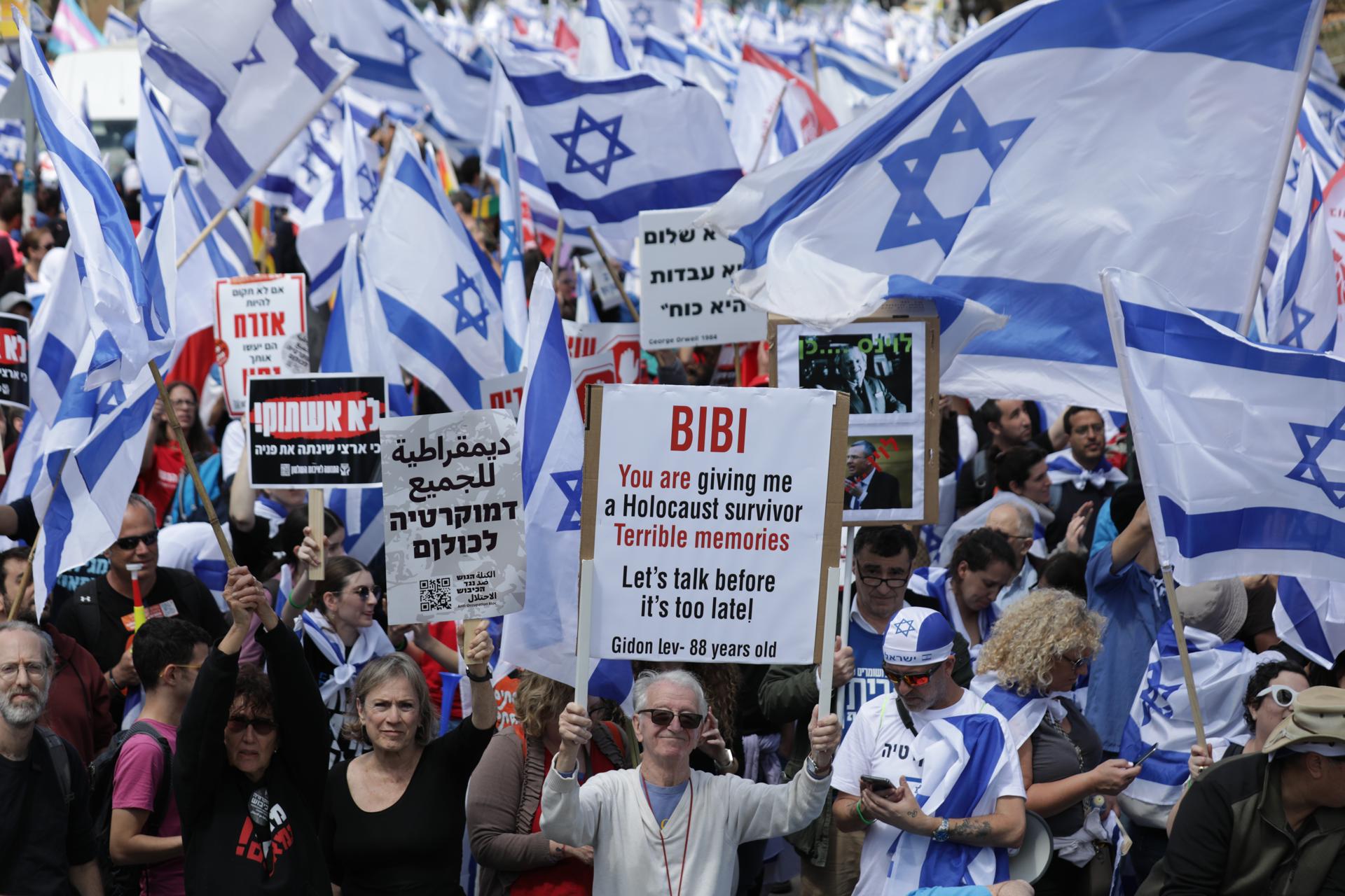 Netanyahu anuncia la paralización de la polémica reforma judicial ante la presión de las protestas Netanyahu anuncia la paralización de la polémica reforma judicial ante la presión de las protestas