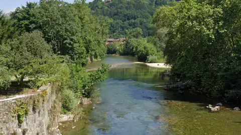 Río Sella en el entorno del Puente Romano de Cangas de Onís Río Sella en el entorno del Puente Romano de Cangas de Onís