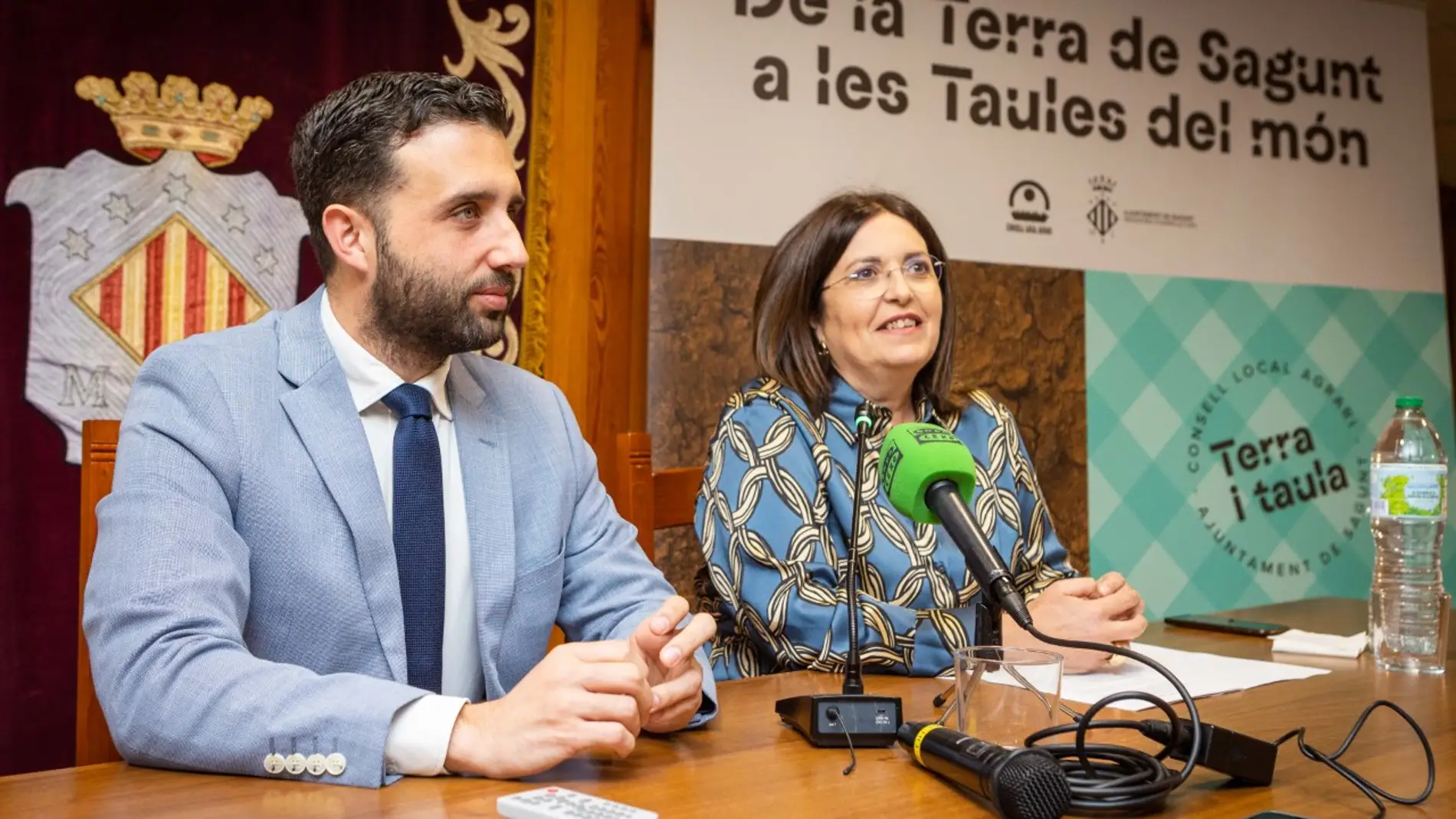 El alcalde de Sagunto, Darío Moreno, y la presidenta del Consell Agrari y concejal de Agricultura, Ana María Quesada, en la presentación de 'Sagunt: Terra i Taula'