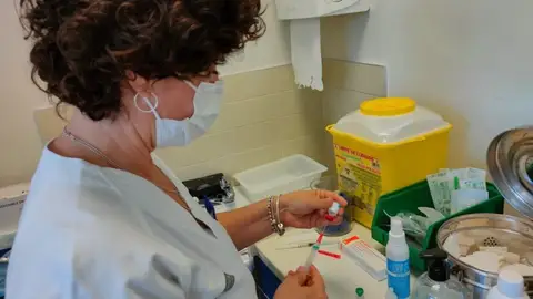 El próximo 1 de abril comenzará a administrar la vacuna del Herpes Zóster a personas que cumplen 65 y 80 años durante 2023 sin factores de riesgo El próximo 1 de abril comenzará a administrar la vacuna del Herpes Zóster a personas que cumplen 65 y 80 años durante 2023 sin factores de riesgo