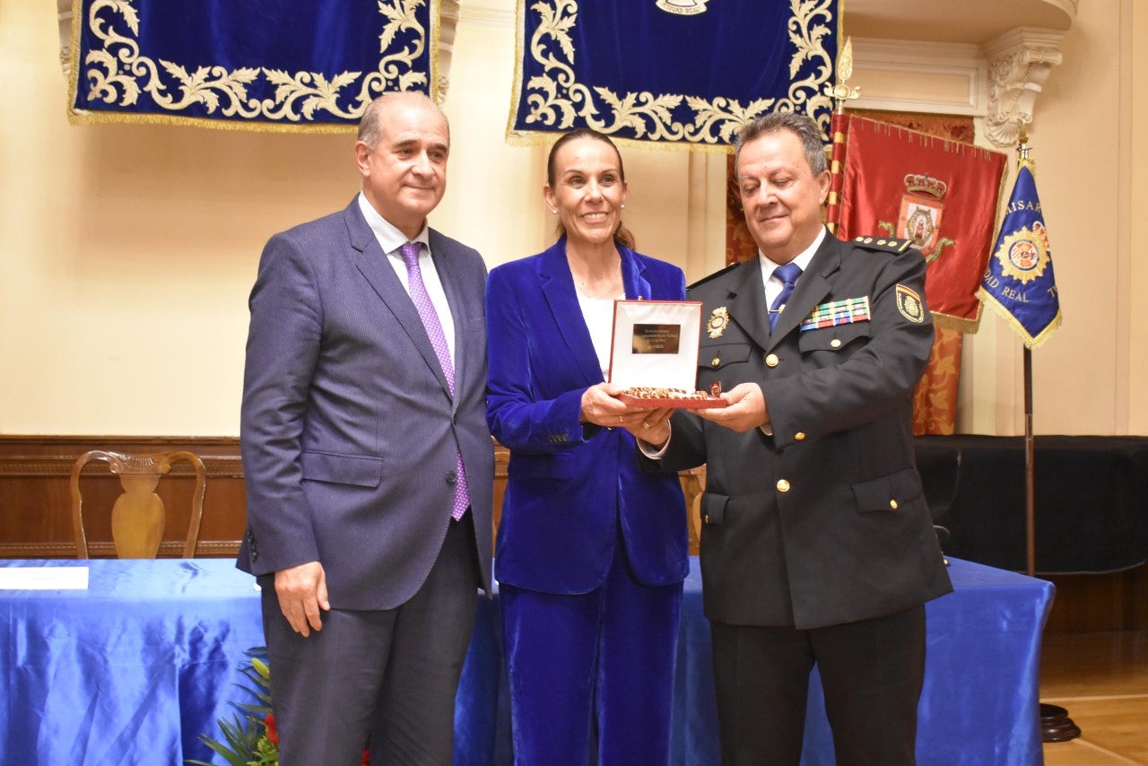 Ciudad Real entrega la Medalla de la Corporación Municipal a la Policía Nacional para poner en valor su trabajo Ciudad Real entrega la Medalla de la Corporación Municipal a la Policía Nacional para poner en valor su trabajo