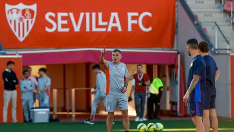 Mendilibar: "El fantasma del descenso está ahí, pero tenemos buenos jugadores" Mendilibar: "El fantasma del descenso está ahí, pero tenemos buenos jugadores"