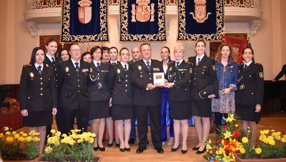 El comisario provincial junto a varios agentes de la Policía Nacional de Ciudad Real