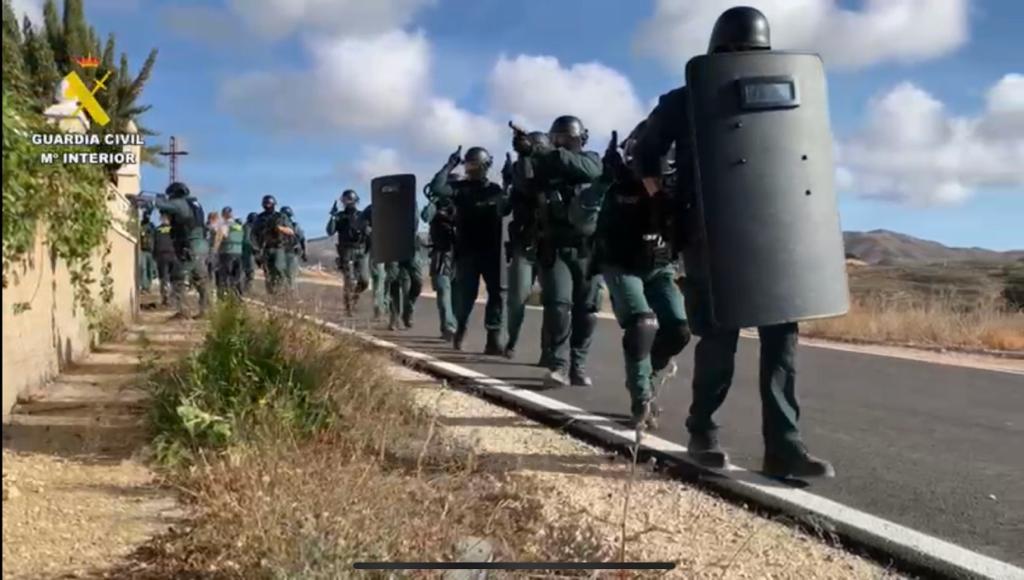 Cuatro guardias civiles heridos en un tiroteo en un chalet de El Moralet en Alicante Cuatro guardias civiles heridos en un tiroteo en un chalet de El Moralet en Alicante