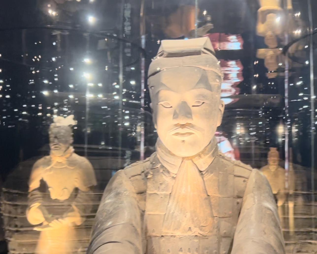 Los 'Guerreros de Xi'An' se disfrutan en Alicante en una experiencia "inmersiva y sensorial" Los 'Guerreros de Xi'An' se disfrutan en Alicante en una experiencia "inmersiva y sensorial"