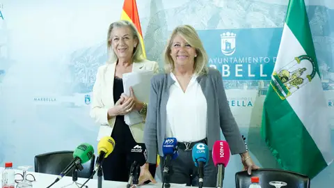 Ángeles Muñoz y María Francisca Caracuel Ángeles Muñoz y María Francisca Caracuel