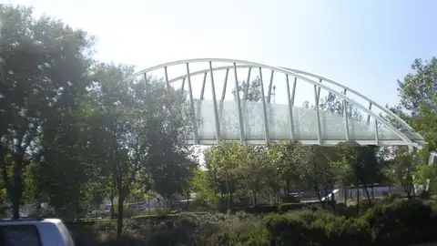 Proyecto de puente de conexión entre los barrios alcalaínos de La Garena y Gal El proyecto de creación de un puente de uso peatonal y ciclista que permita la conexión de los barrios de La Garena y Gal en Alcalá de Henares se encuentra ya en fase de redacción