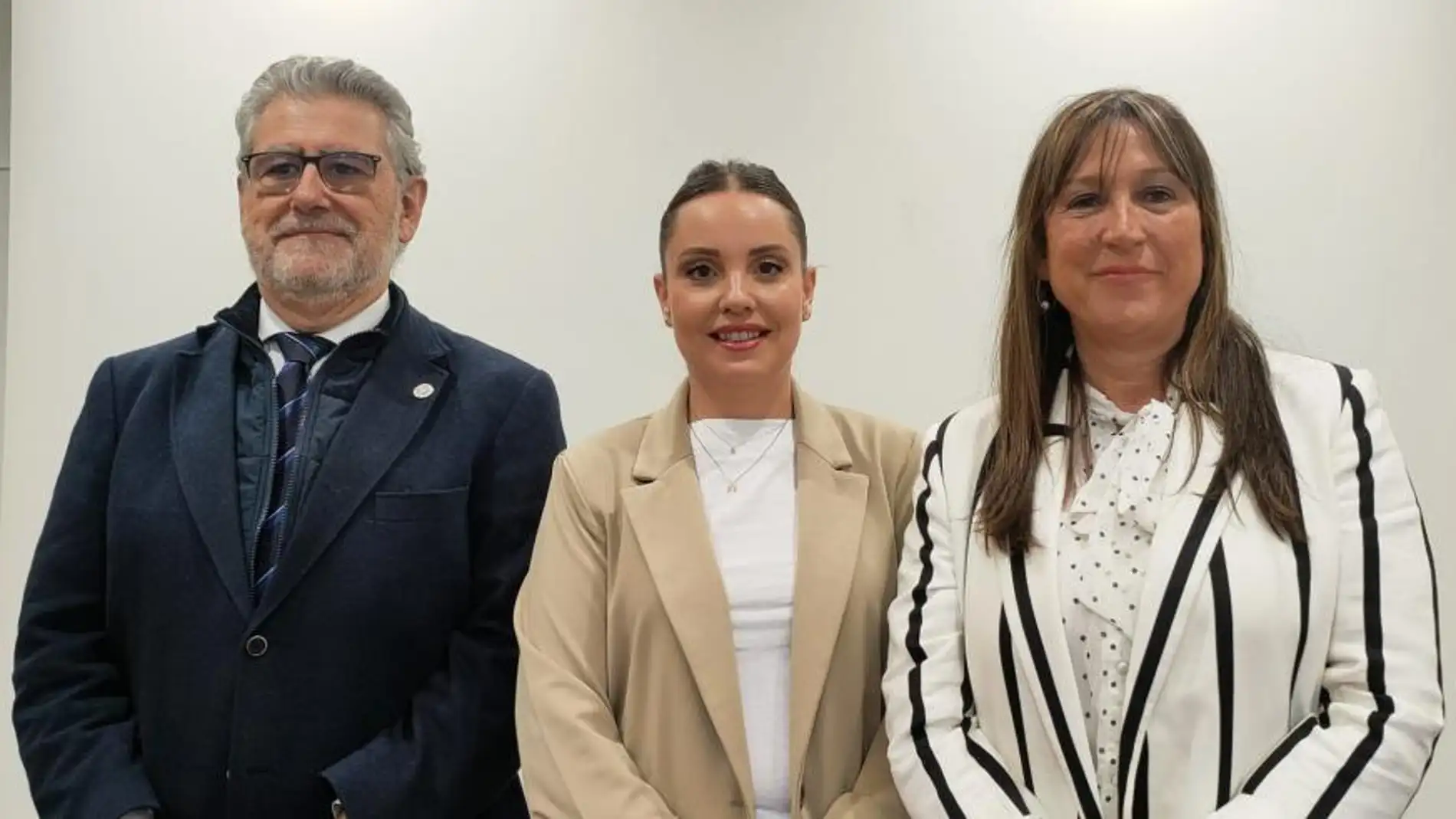 José Antonio Mayoral, Maru Díaz y Sira Repollés han presentado el grado.