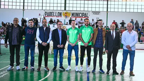 El Elche es recibido en olor de multitudes en Novelda El Elche es recibido en olor de multitudes en Novelda