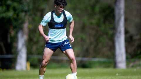 Javi Mier, en un entrenamiento del Oviedo