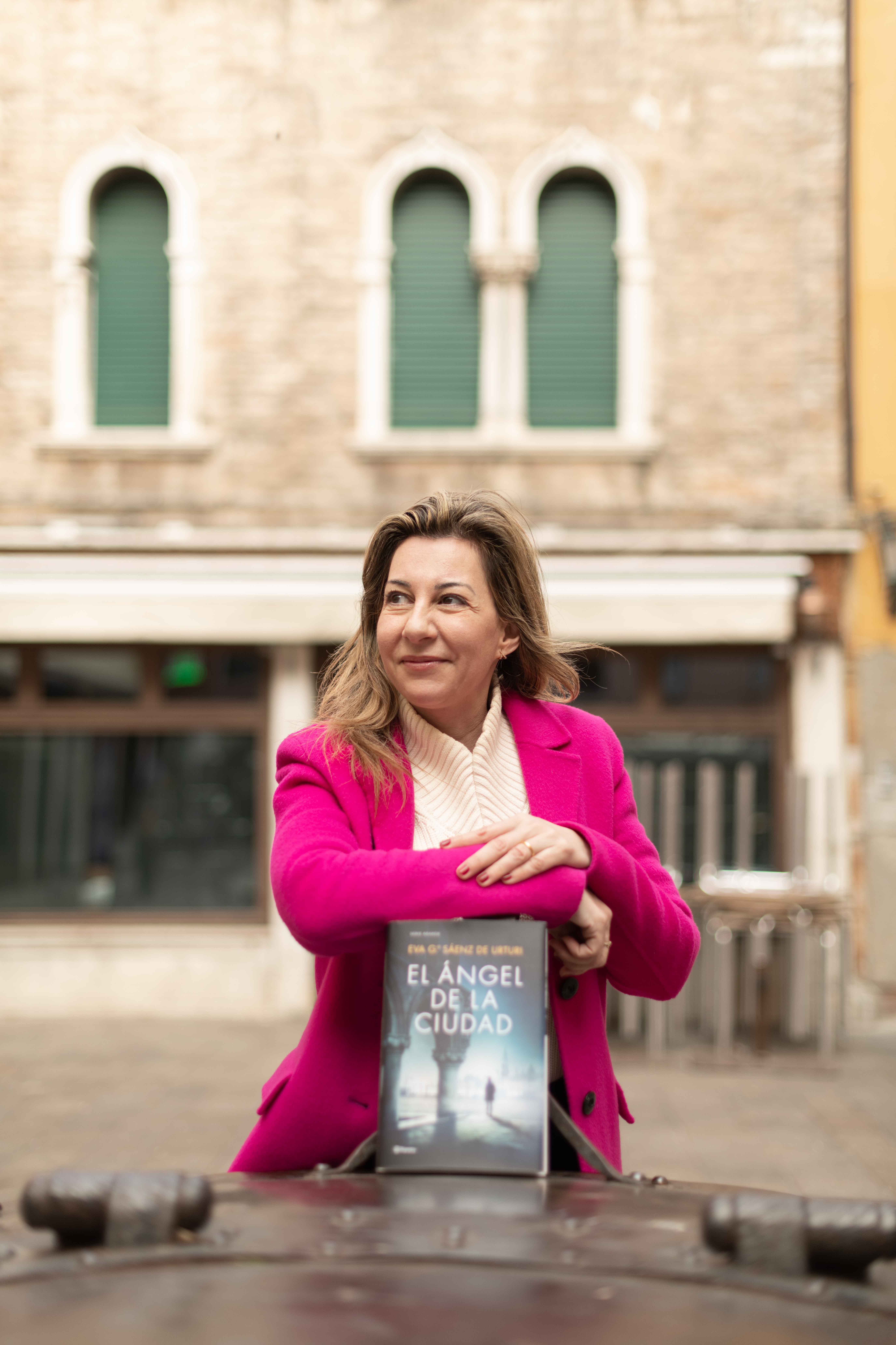 Tres millones de lectores esperan la nueva novela de Eva García Sáenz de Urturi Tres millones de lectores esperan la nueva novela de Eva García Sáenz de Urturi