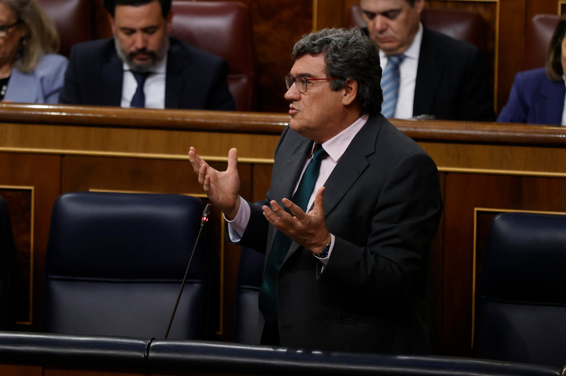 El dardo de Gonzalo Bernardos a Escrivá por la reforma de las pensiones: "Es un juego de trilero" El dardo de Gonzalo Bernardos a Escrivá por la reforma de las pensiones: "Es un juego de trilero"