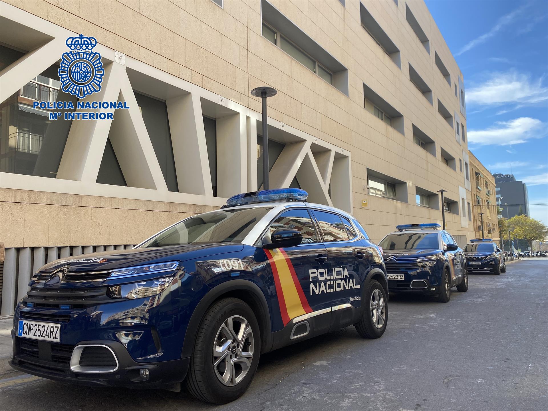 Un exagente de Policía detenido por explotación sexual a mujeres jóvenes que captaba en internet Un exagente de Policía detenido por explotación sexual a mujeres jóvenes que captaba en internet