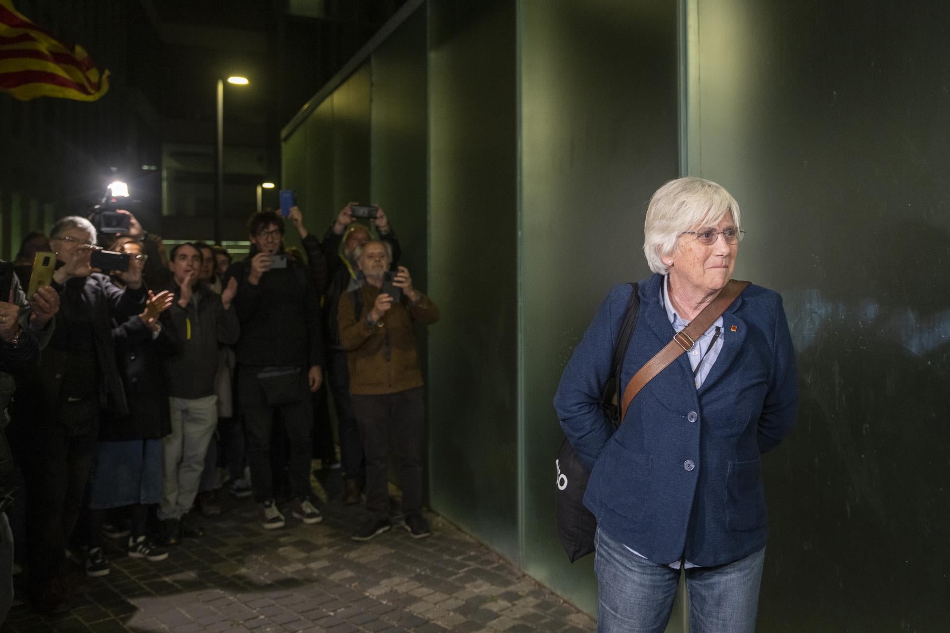 Clara Ponsatí viaja a Bruselas a primera hora de la mañana para asistir al pleno de la Eurocámara Clara Ponsatí viaja a Bruselas a primera hora de la mañana para asistir al pleno de la Eurocámara