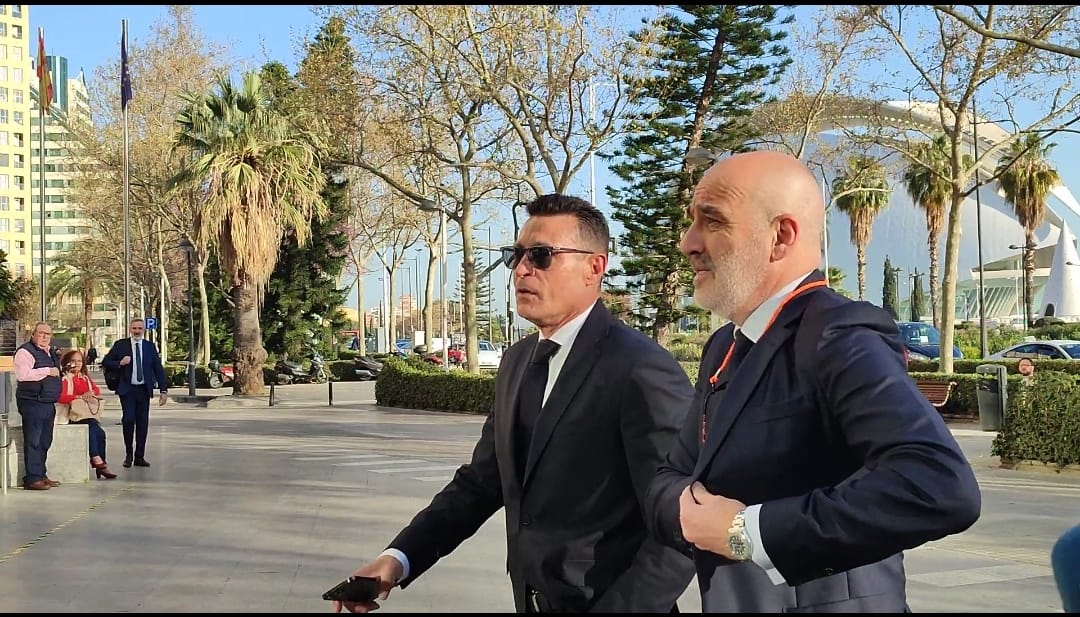 Amadeo Salvo y Aurelio Martínez abucheados a su llegada al juzgado Amadeo Salvo y Aurelio Martínez abucheados a su llegada al juzgado
