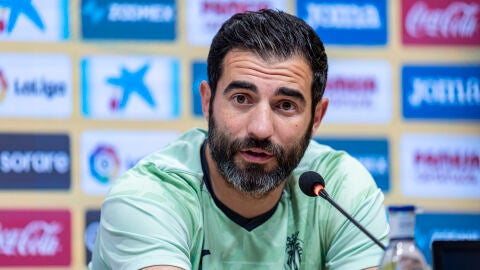 Albiol: "Si ganamos a la Real miraremos a la cuarta plaza"