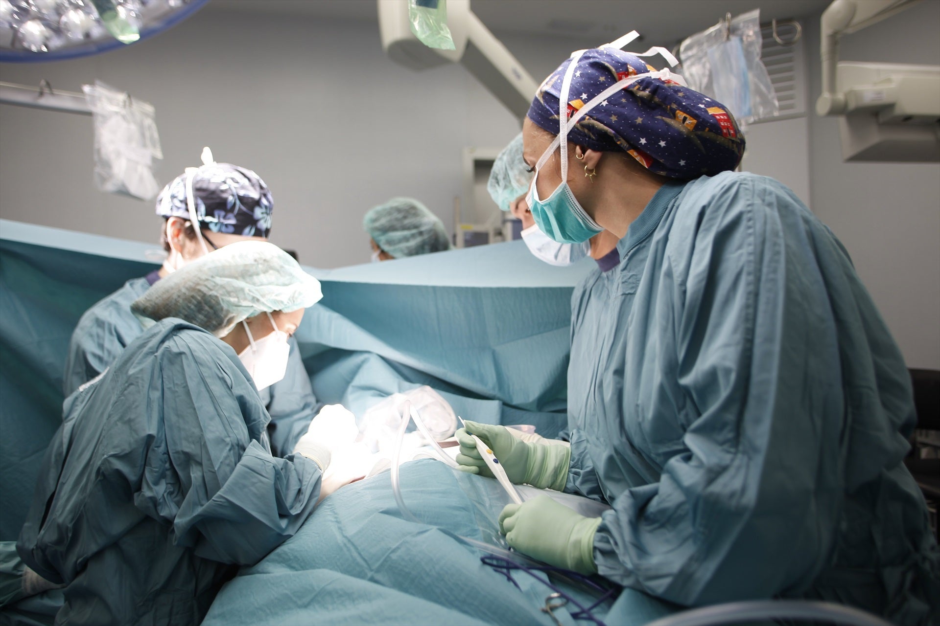 El Hospital Vall d'Hebron de Barcelona realiza con éxito el primer trasplante robótico El Hospital Vall d'Hebron de Barcelona realiza con éxito el primer trasplante robótico