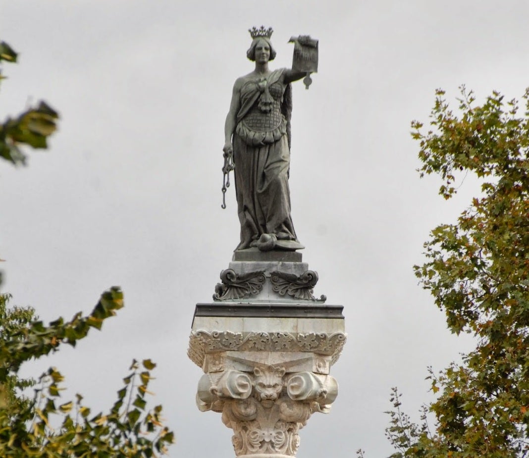 ¿Quién es la modelo de la estatua de los Fueros de Pamplona? ¿Quién es la modelo de la estatua de los Fueros de Pamplona?