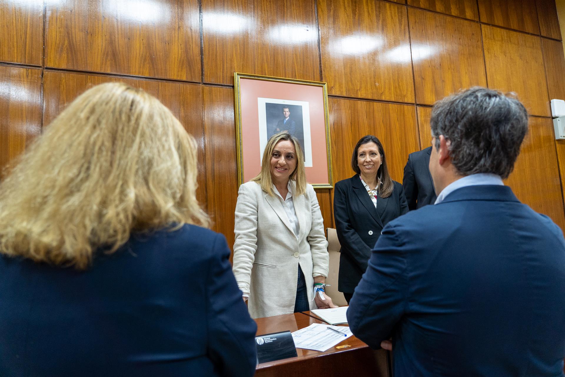 Carazo defiende cumplir "la legalidad" en contratos y señala "28 millones tirados" en obras sin hacer Carazo defiende cumplir "la legalidad" en contratos y señala "28 millones tirados" en obras sin hacer