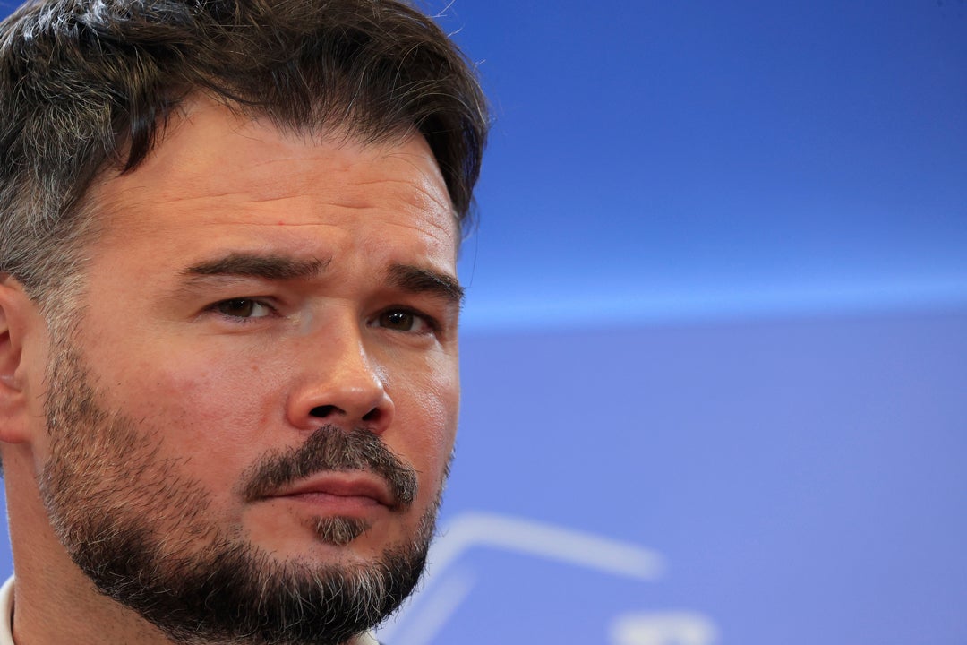 Rufián tira de eslogan publicitario para expresar su opinión sobre la gestación subrogada: "No compres, adopta" Rufián tira de eslogan publicitario para expresar su opinión sobre la gestación subrogada: "No compres, adopta"